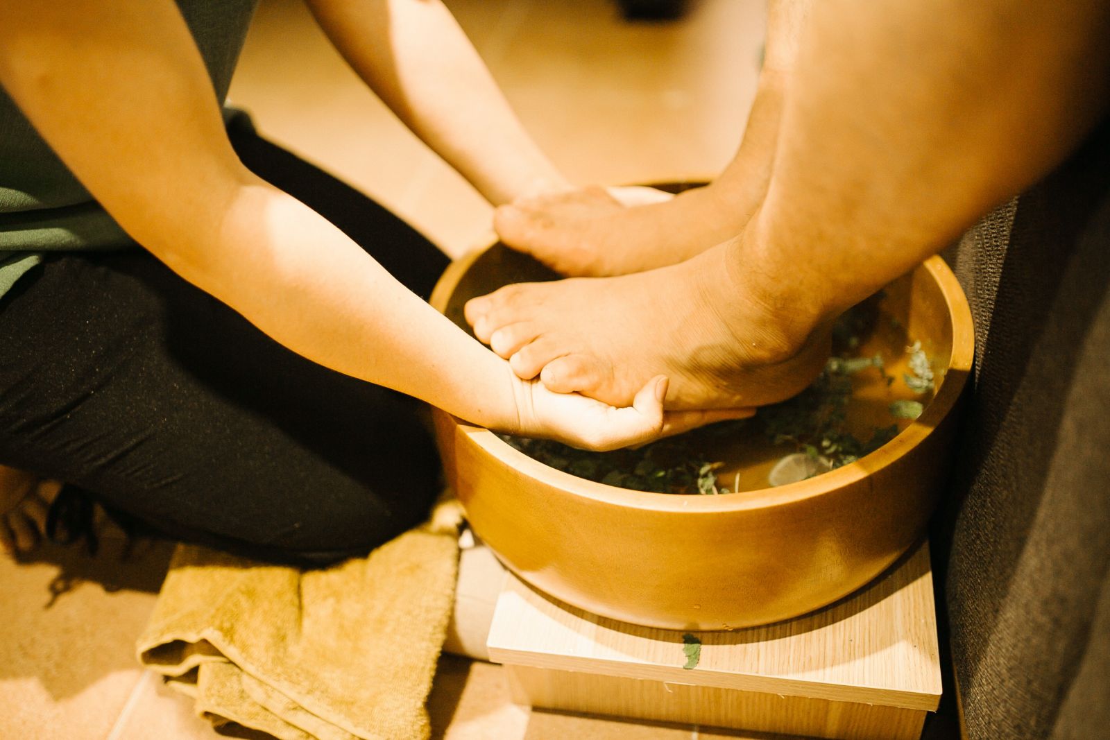 thư giãn với mát xa giải độc bàn chân kiểu thái tại Laluan spa Hội An, xui tan mỏi mệt 